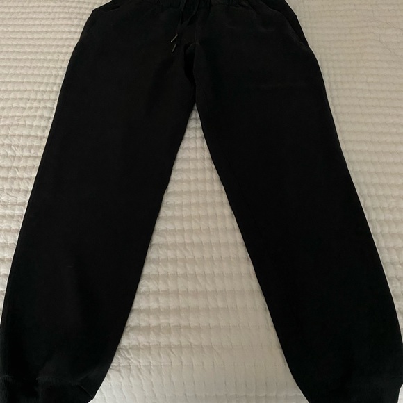 Women’s Lululemon On the Fly Woven Jogger - Picture 5 of 8